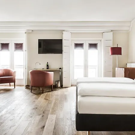 Otel Weitzer - Centre Of 4*