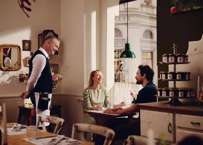 Weitzer - Centre Of 4*