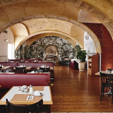 Weitzer Hotel