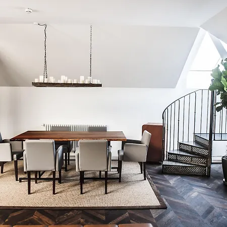 מלון Weitzer - Centre Of 4*