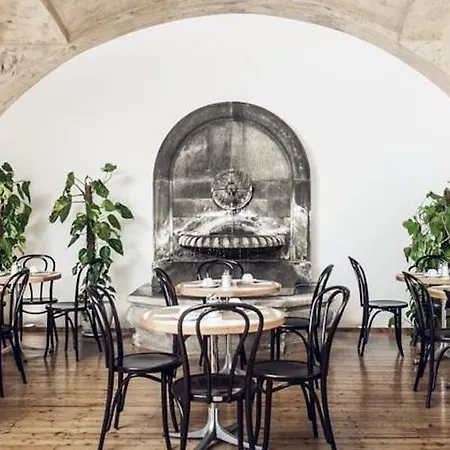 Weitzer - Centre Of 4*