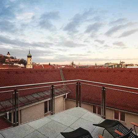 Weitzer - Centre Of 4*