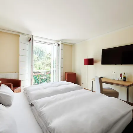 מלון Weitzer - Centre Of 4*