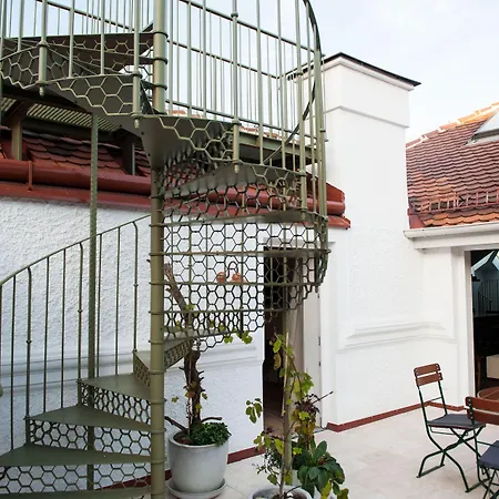 Weitzer - Centre Of 4*