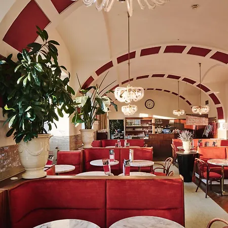 Weitzer - Centre Of Hotel